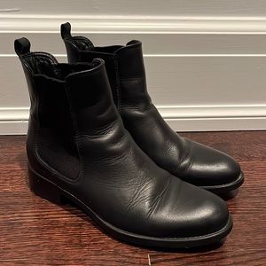 La Canadienne Sarina waterproof, insulated black leather Chelsea boot